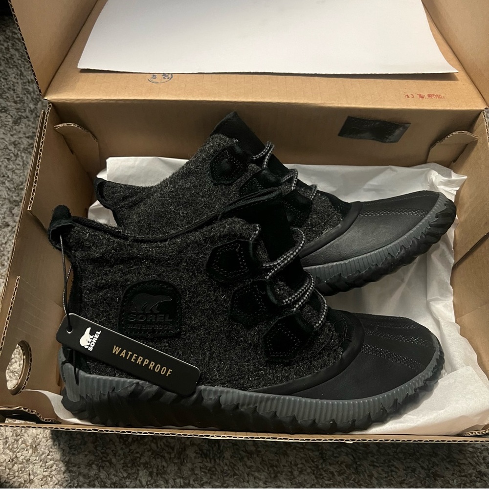NIB Women’s Sorel Out n About Plus Waterproof Boots